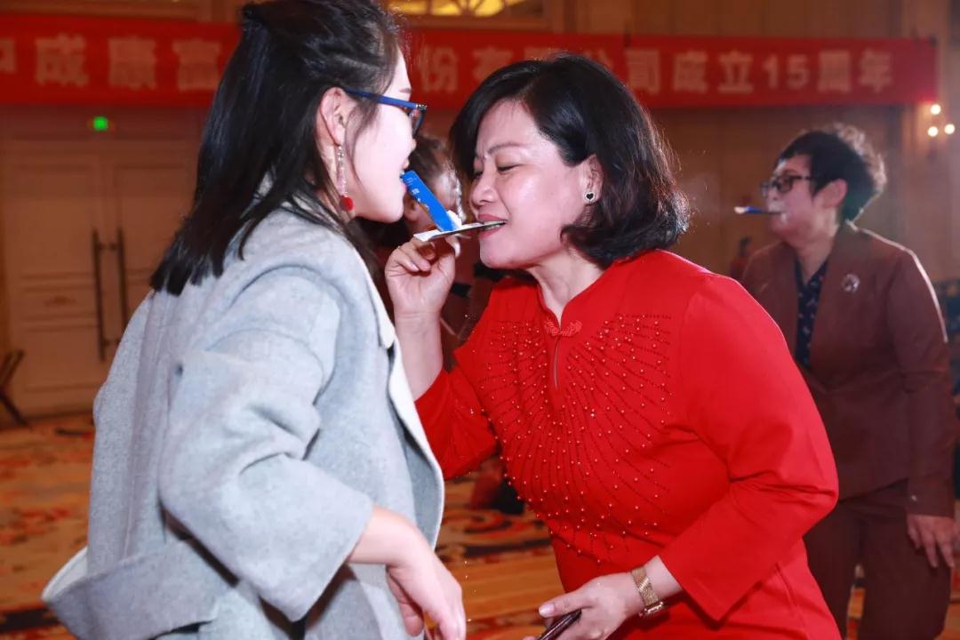 熱烈慶?!白兏飫?chuàng)新 揚帆未來”北京中成康富2019年合伙人年會勝利召開 熱烈慶祝“變革創(chuàng)新 揚帆未來”北京中成康富2019年合伙人年會勝利召開