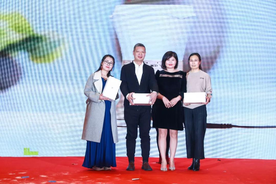 熱烈慶?!白兏飫?chuàng)新 揚帆未來”北京中成康富2019年合伙人年會勝利召開 熱烈慶祝“變革創(chuàng)新 揚帆未來”北京中成康富2019年合伙人年會勝利召開